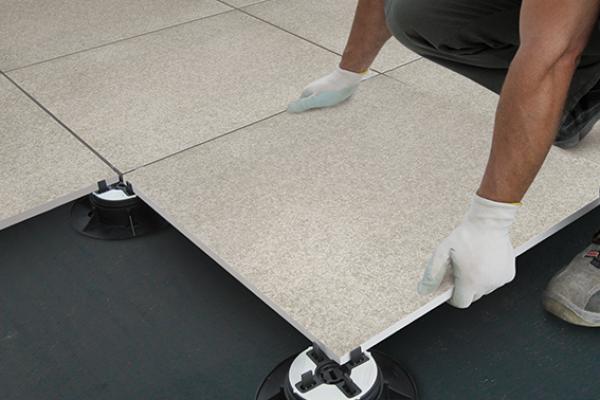 Carrelage extérieur sur plots